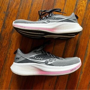 Saucony Women's Gray and Pink Running Shoes